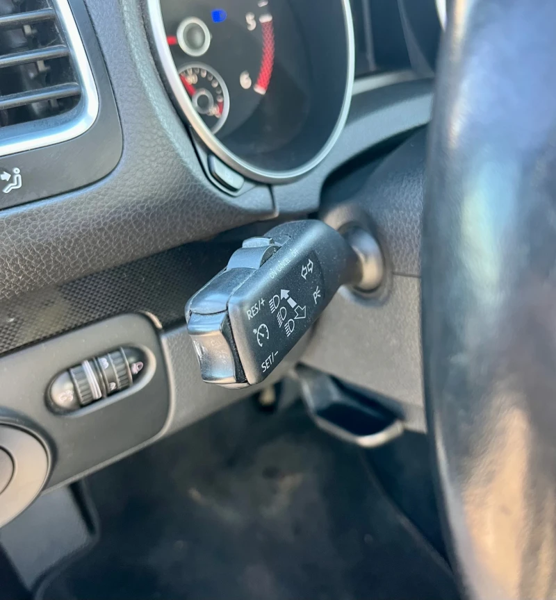 VW Golf 1.6TDI 105кс Обслужен ТОП, снимка 11 - Автомобили и джипове - 53167848