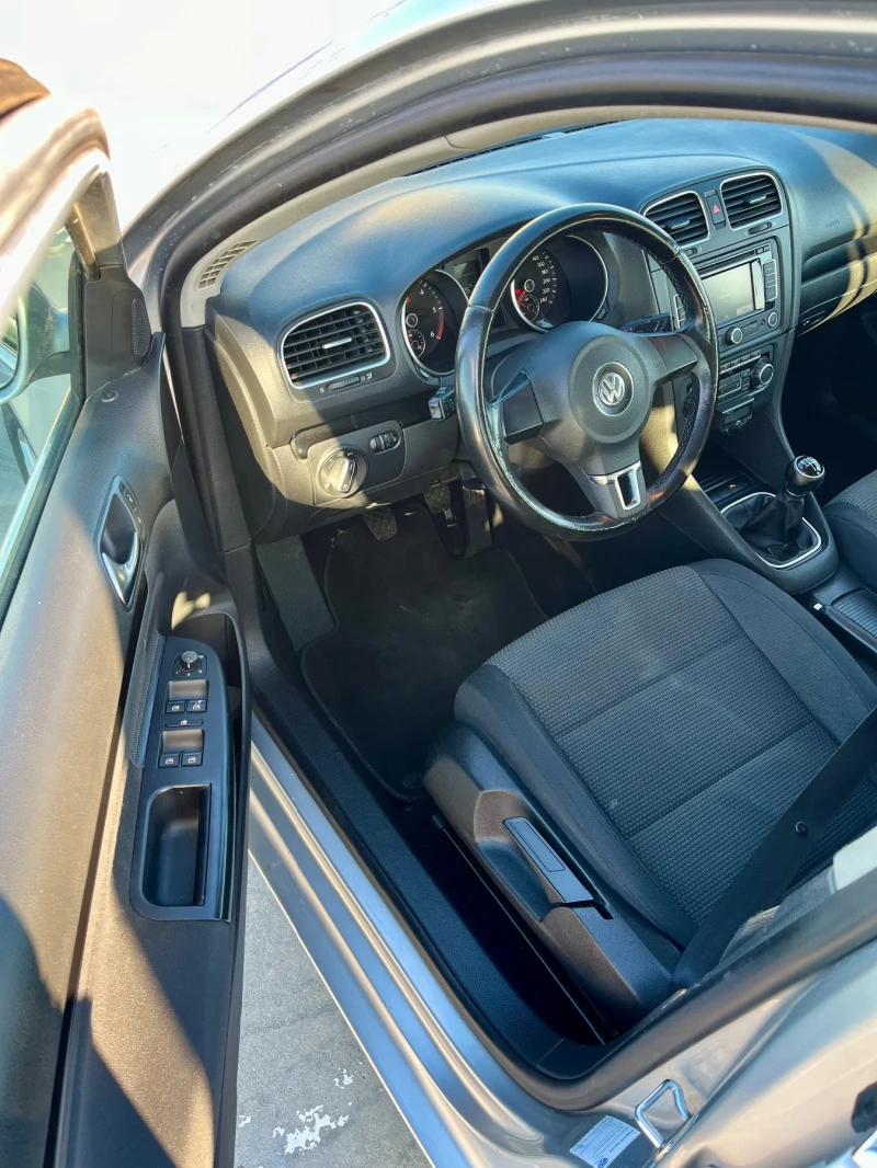 VW Golf 1.6TDI 105кс Обслужен ТОП, снимка 9 - Автомобили и джипове - 53167848