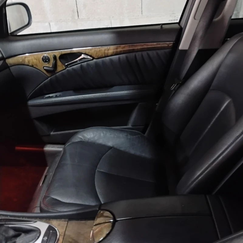 Mercedes-Benz E 320 Авантгард, снимка 7 - Автомобили и джипове - 53210693