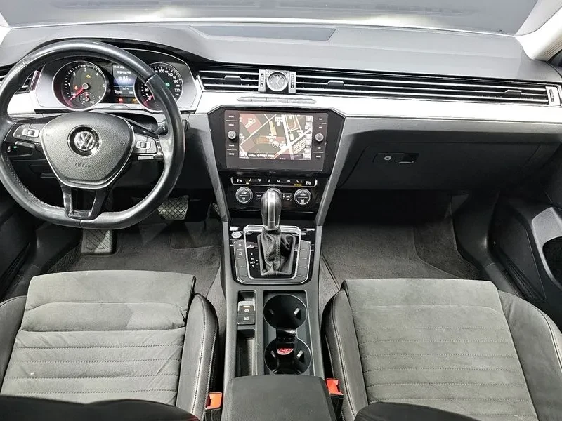 VW Passat 2.0 TDI, снимка 7 - Автомобили и джипове - 54299741