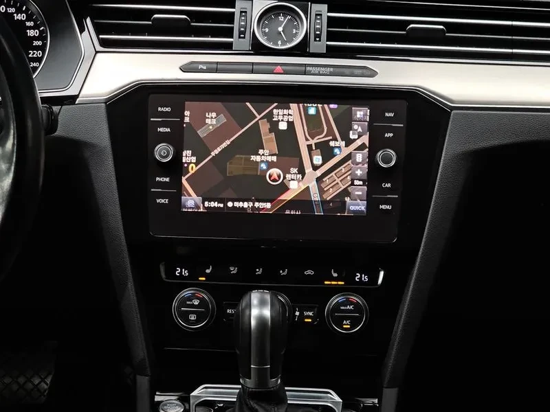 VW Passat 2.0 TDI, снимка 14 - Автомобили и джипове - 54299741