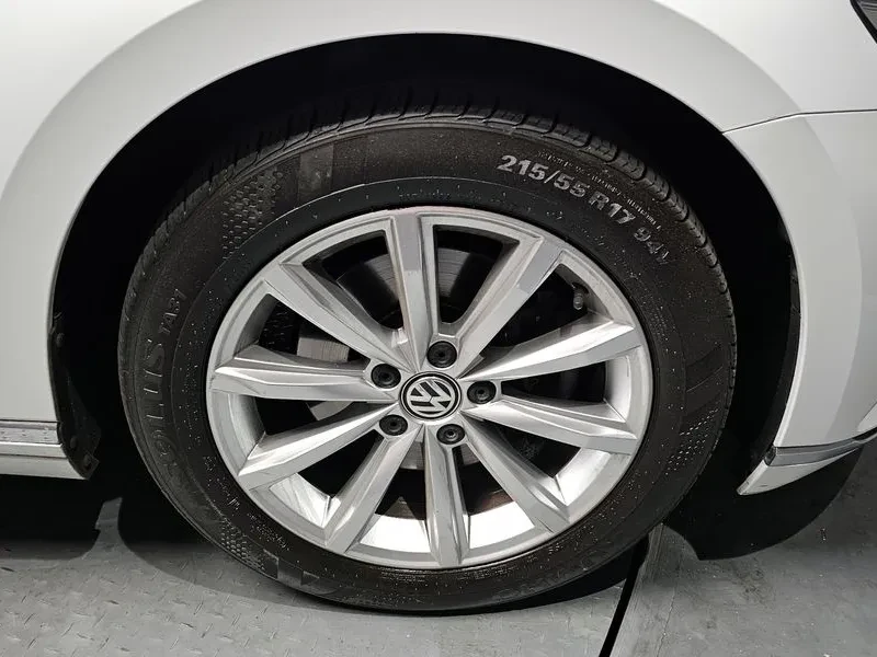 VW Passat 2.0 TDI, снимка 5 - Автомобили и джипове - 54299741