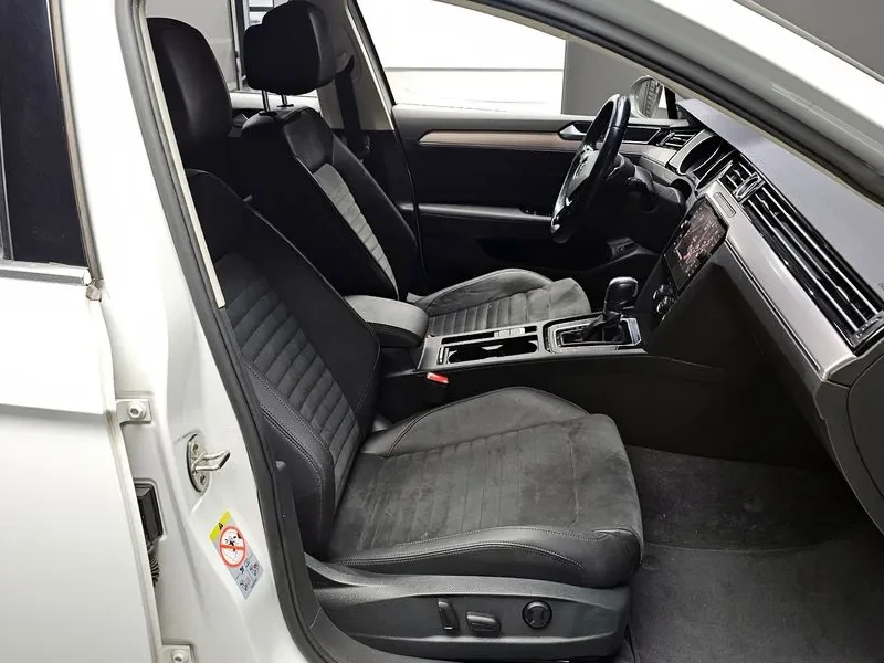 VW Passat 2.0 TDI, снимка 10 - Автомобили и джипове - 54299741