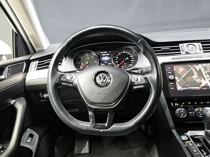 VW Passat 2.0 TDI, снимка 13 - Автомобили и джипове - 54299741