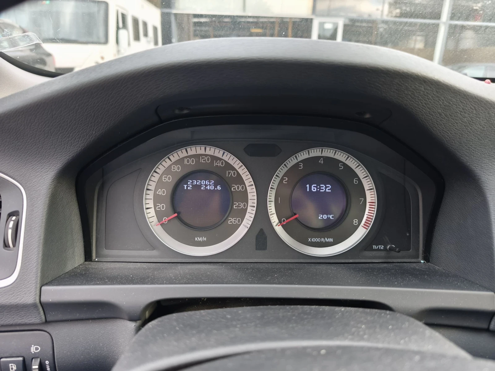 Volvo S60 2.0T - изображение 6