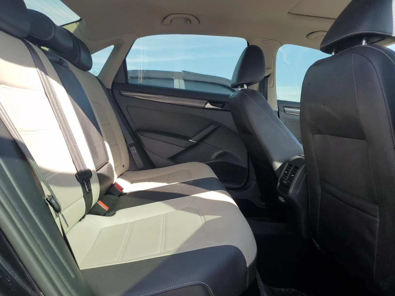 VW Passat R-LINE * 67000KM  - изображение 10