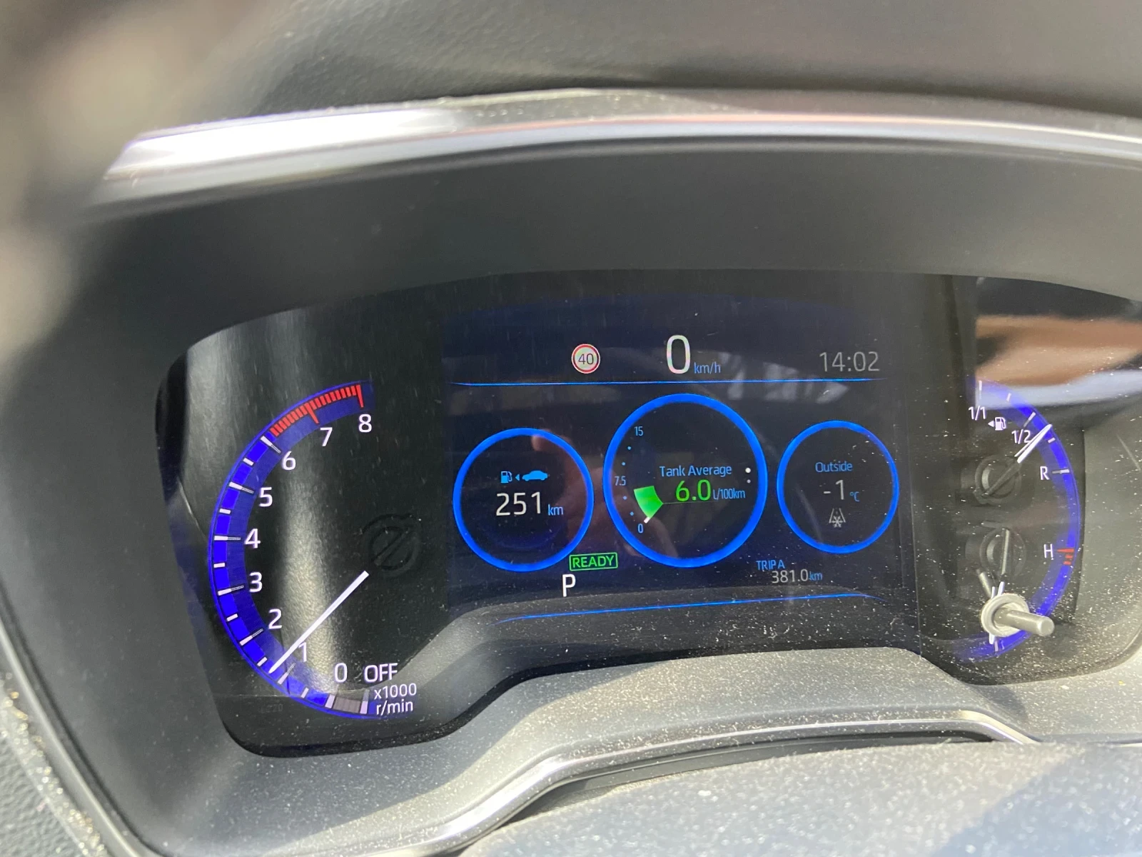 Toyota Corolla TS 2.0 Hybrid Luxury Pano  | Mobile.bg � ����������� 11