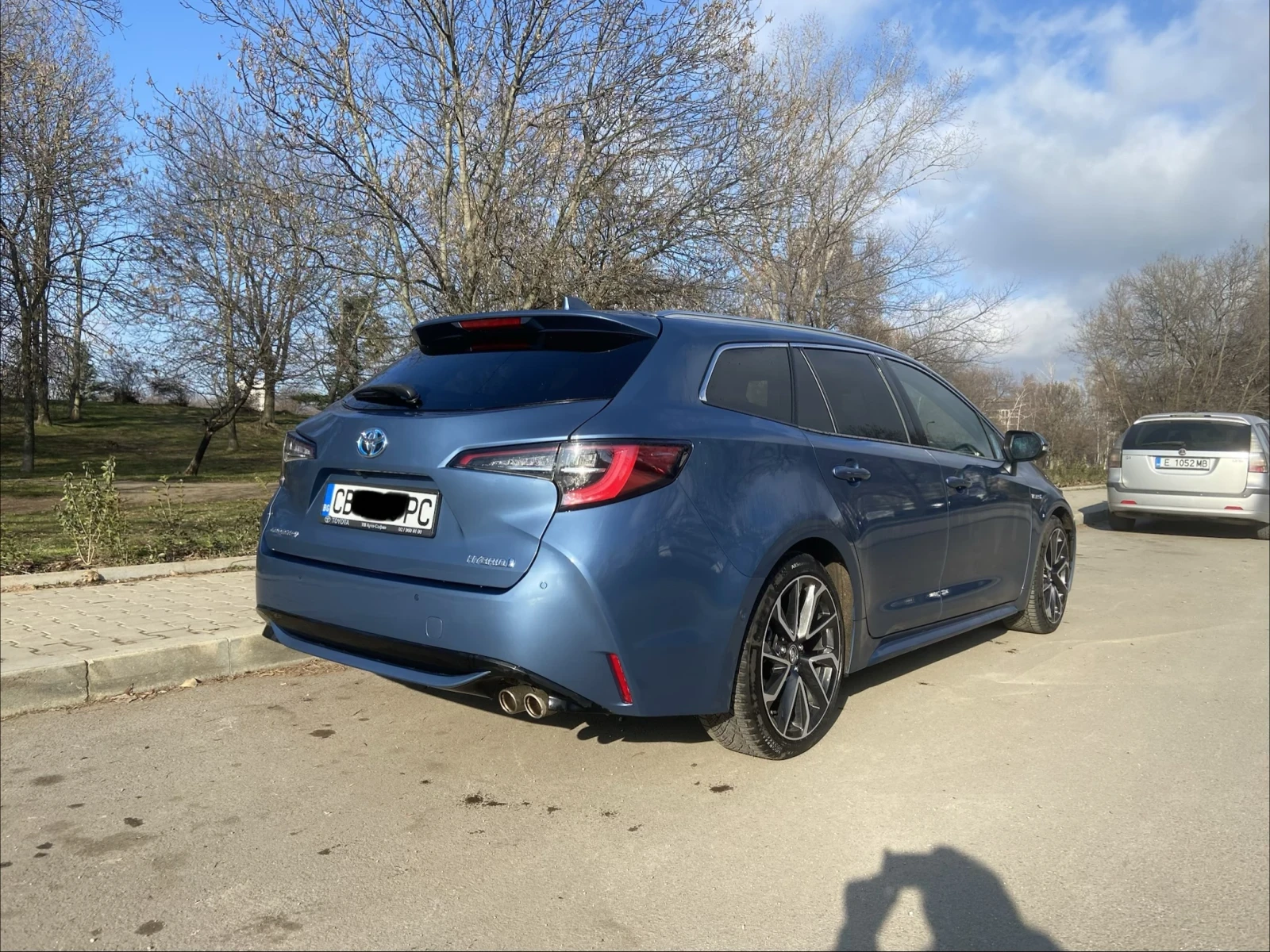 Toyota Corolla TS 2.0 Hybrid Luxury Pano  - изображение 4