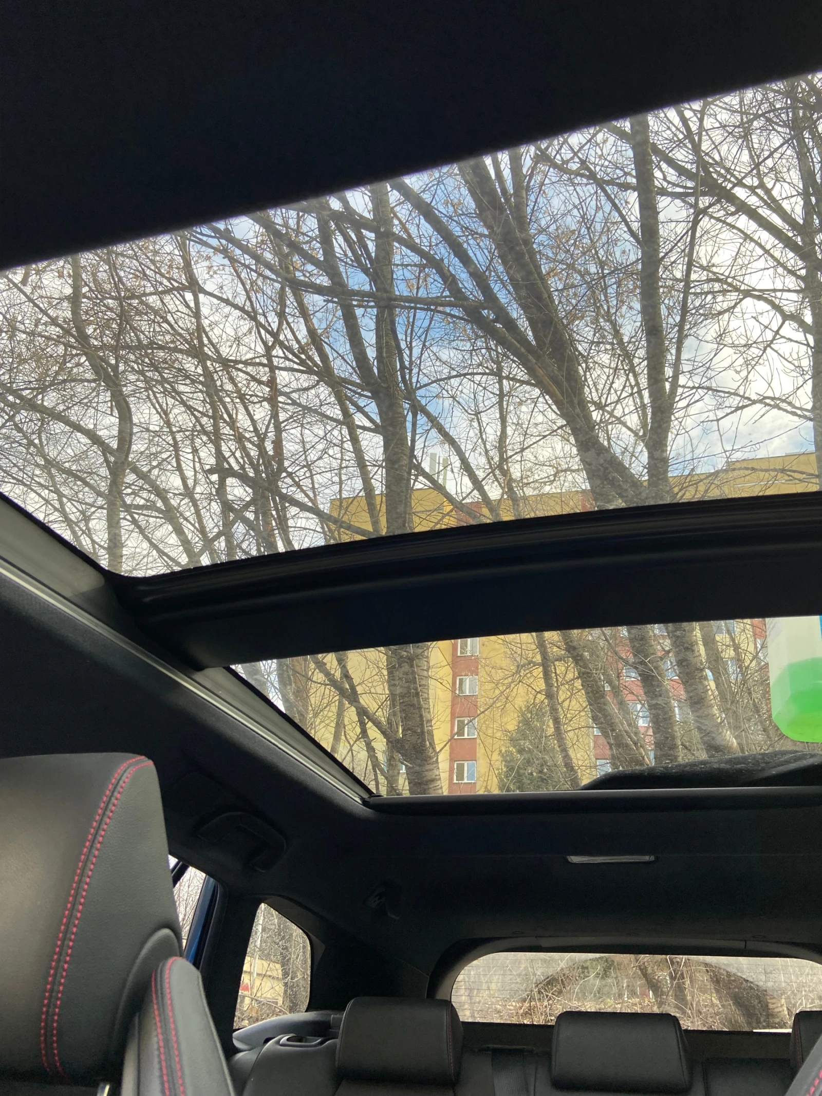 Toyota Corolla TS 2.0 Hybrid Luxury Pano  - изображение 8