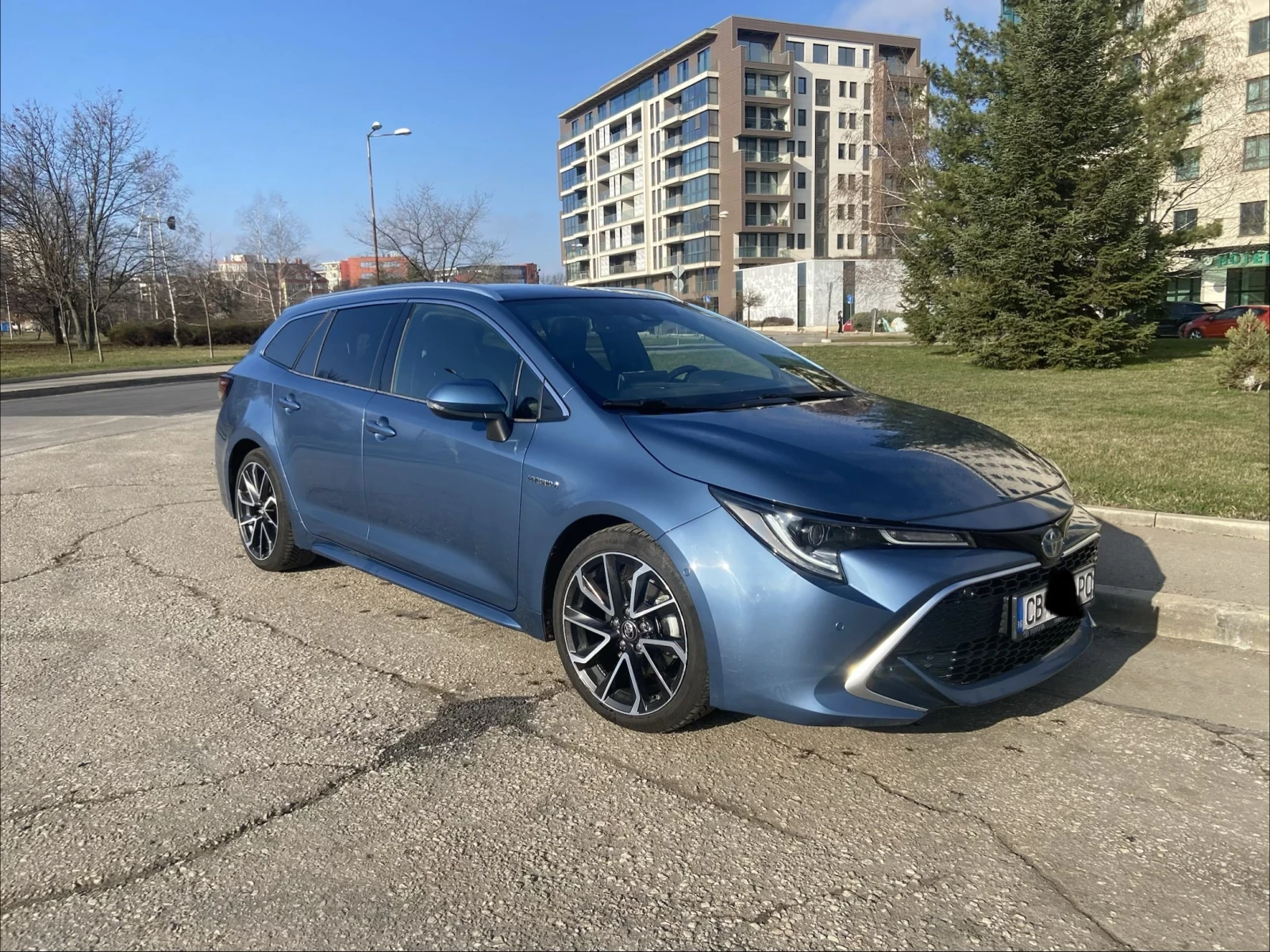 Toyota Corolla TS 2.0 Hybrid Luxury Pano  | Mobile.bg � ����������� 1