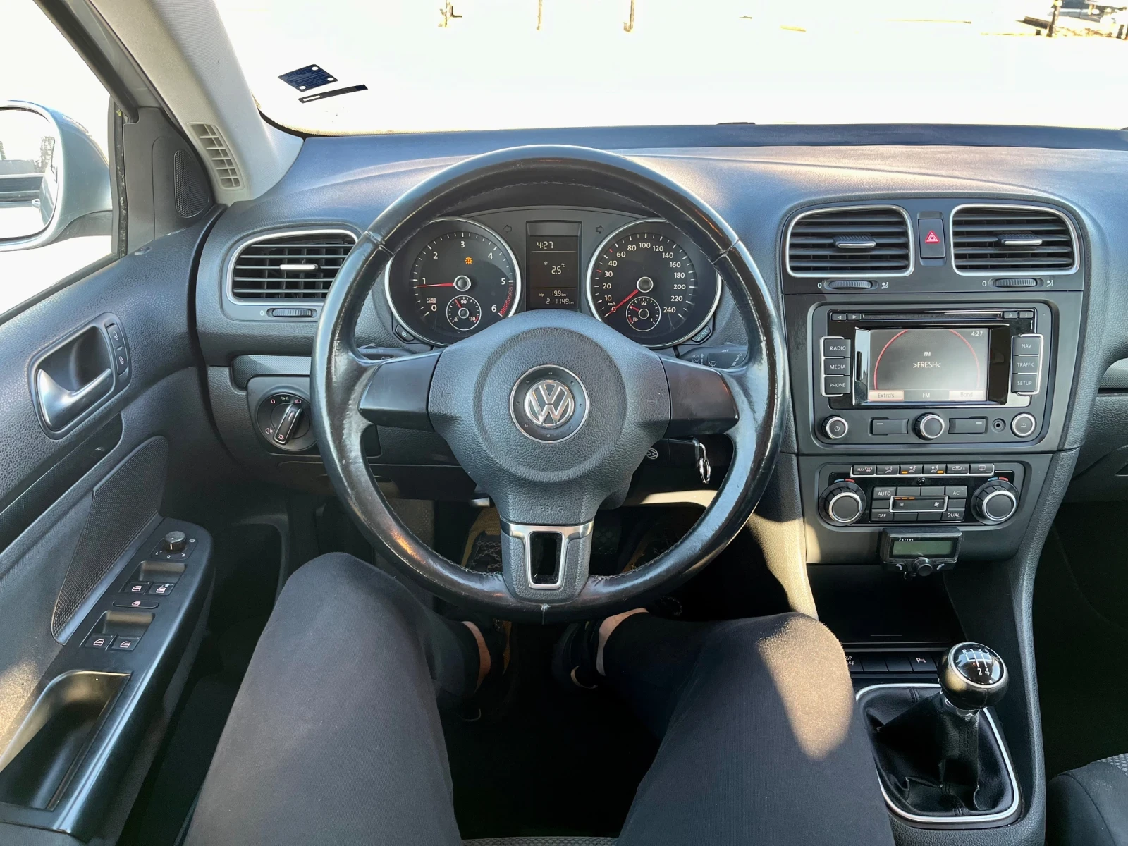 VW Golf 1.6TDI 105кс Обслужен ТОП - изображение 8