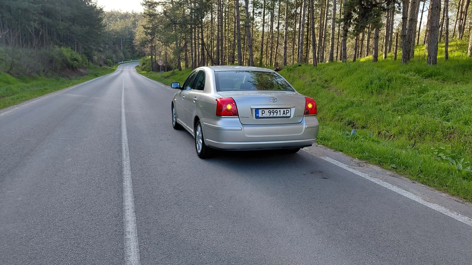 Toyota Avensis 1.8i, снимка 10 - Автомобили и джипове - 54225601