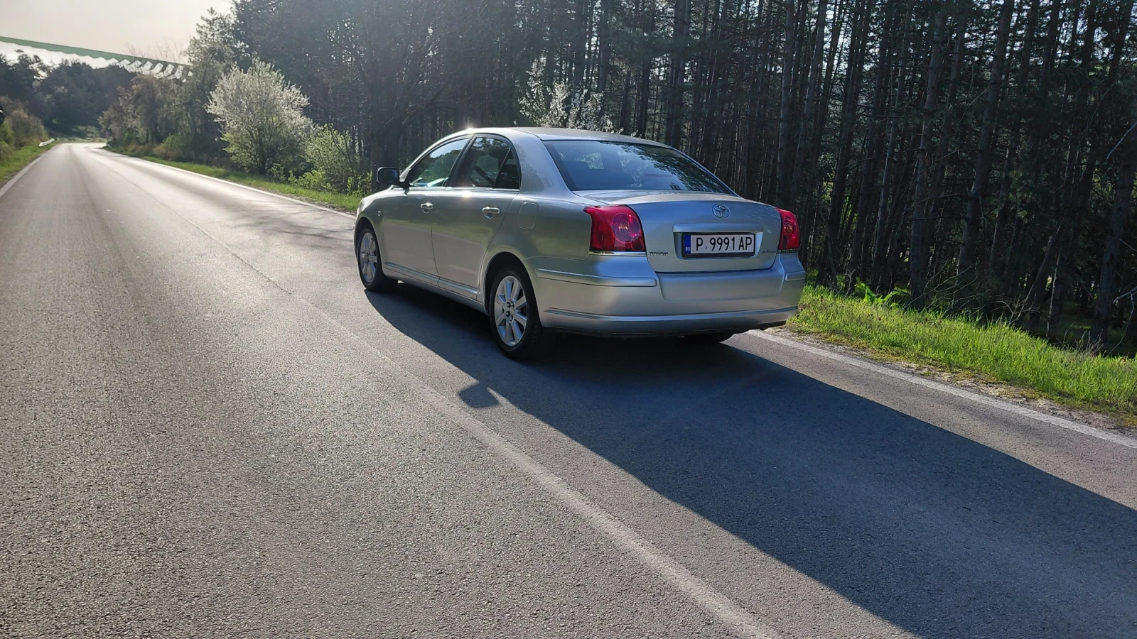 Toyota Avensis 1.8i, снимка 6 - Автомобили и джипове - 54225601