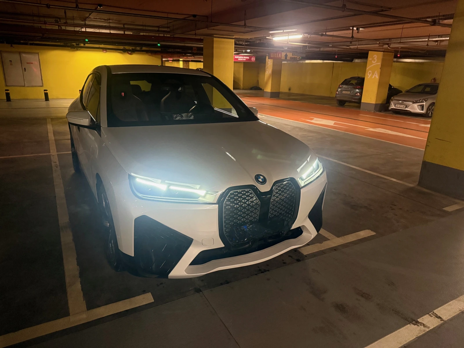 BMW iX 40, снимка 5 - Автомобили и джипове - 54574614