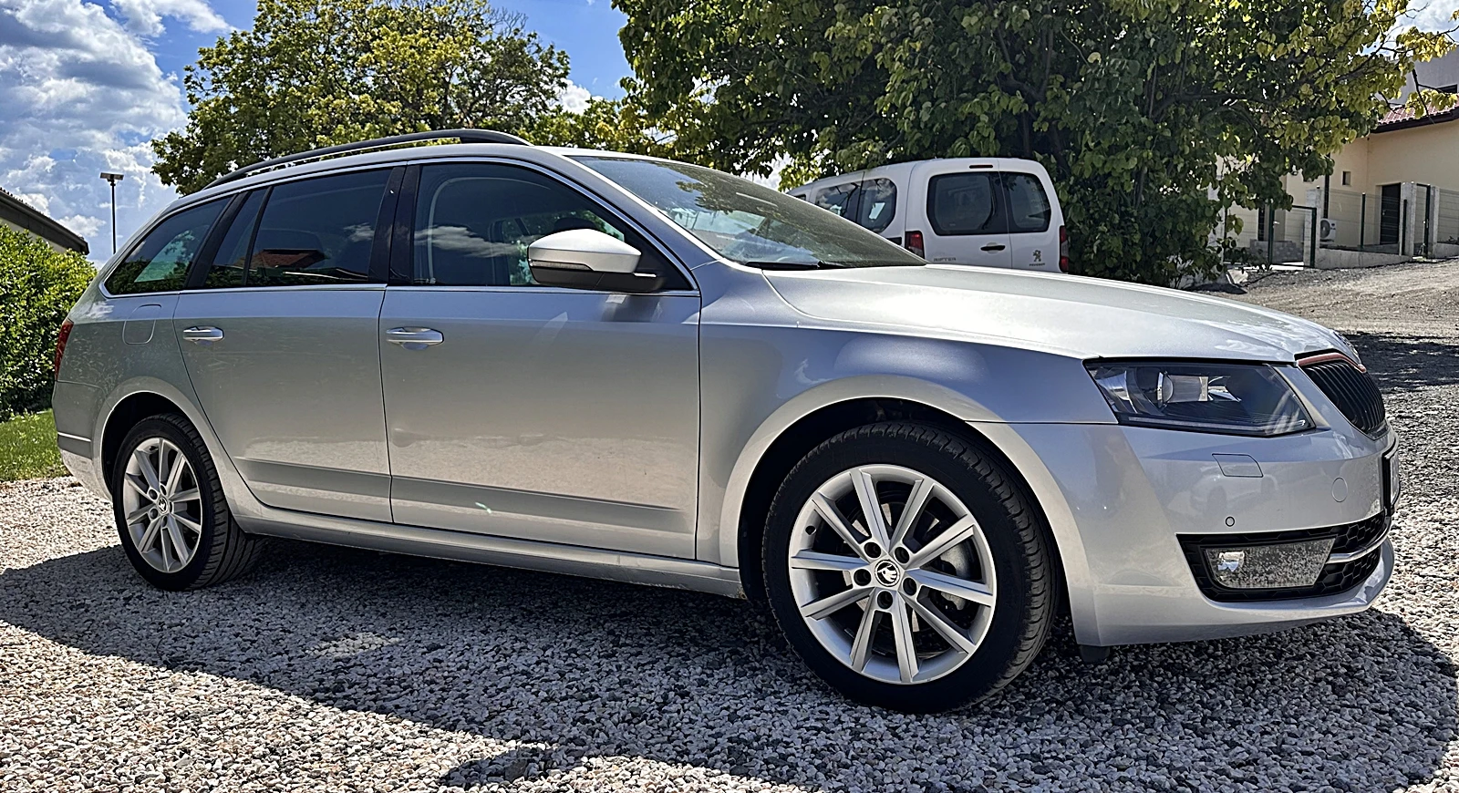 Skoda Octavia 1.6TDI AUTOMATIC, снимка 2 - Автомобили и джипове - 54672628