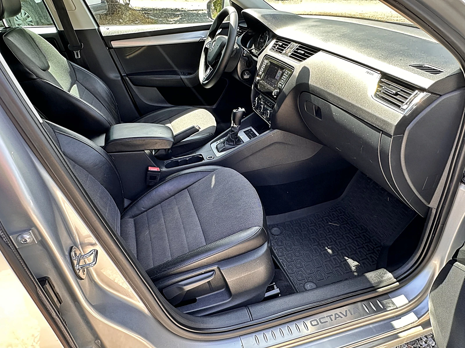Skoda Octavia 1.6TDI AUTOMATIC, снимка 9 - Автомобили и джипове - 54672628