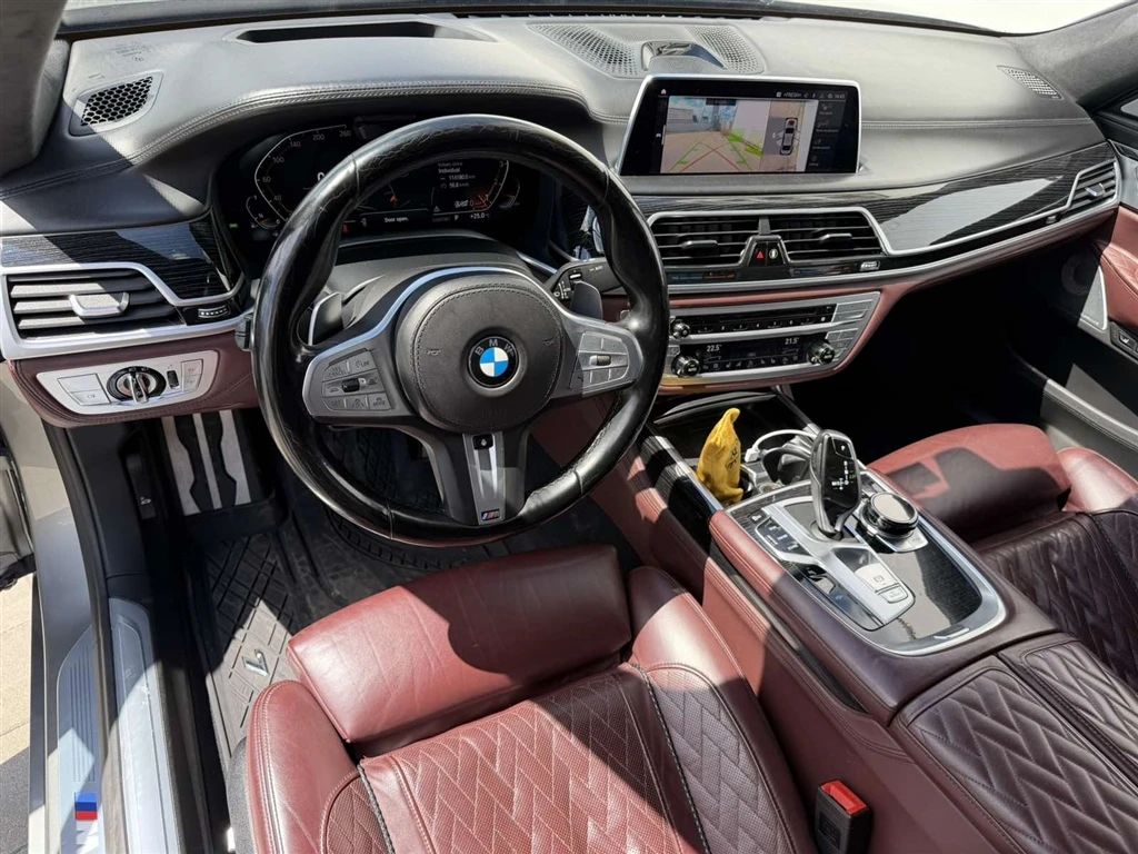 BMW 750 xDrive Sedan, снимка 12 - Автомобили и джипове - 54998514