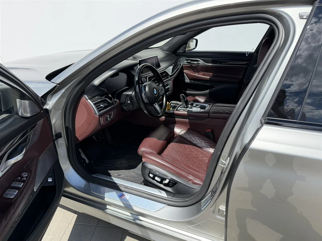 BMW 750 xDrive Sedan, снимка 8 - Автомобили и джипове - 54998514