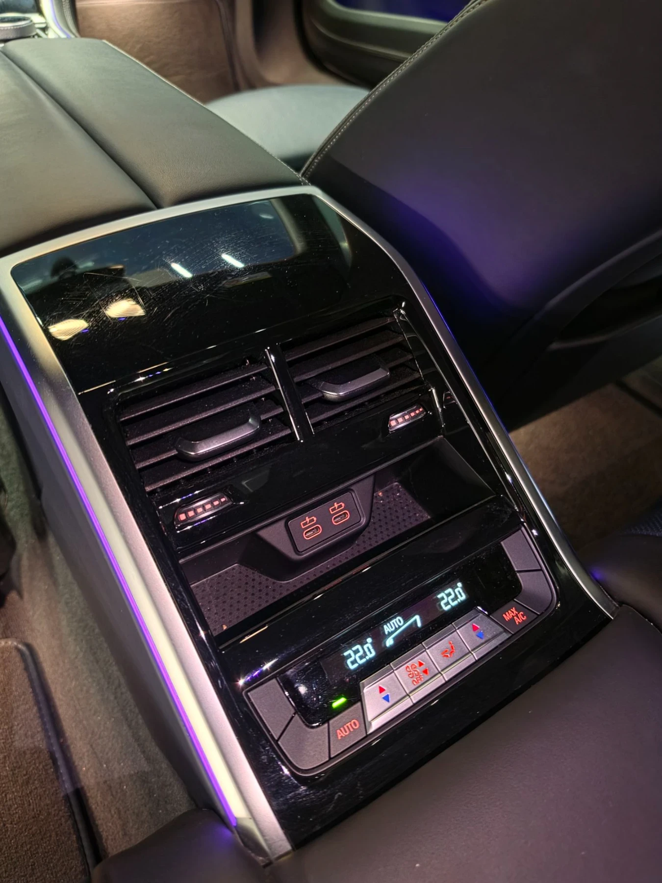 BMW 850 X-DRIVE* CARBON CORE* 360* B&W* DISTR* LASER* SWAR, снимка 7 - Автомобили и джипове - 55616587