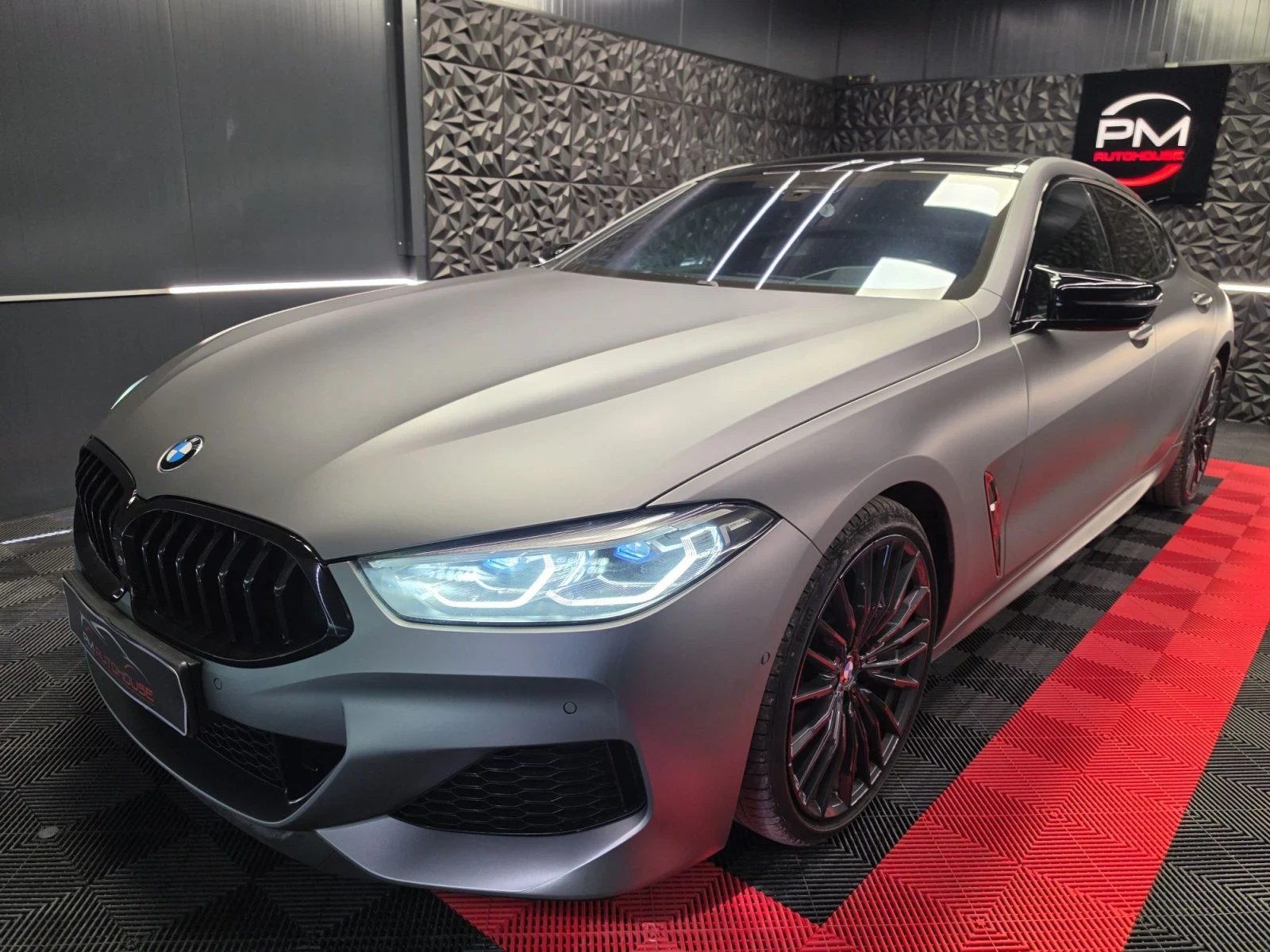 BMW 850 X-DRIVE* CARBON CORE* 360* B&W* DISTR* LASER* SWAR, снимка 2 - Автомобили и джипове - 55616587