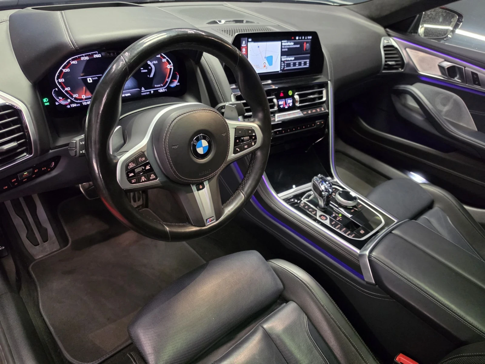 BMW 850 X-DRIVE* CARBON CORE* 360* B&W* DISTR* LASER* SWAR, снимка 11 - Автомобили и джипове - 55616587