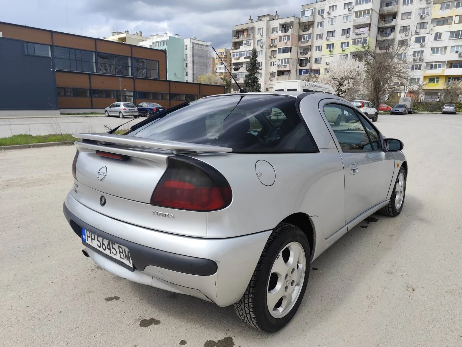 Opel Tigra 1.4 90kc, снимка 4 - Автомобили и джипове - 55874835
