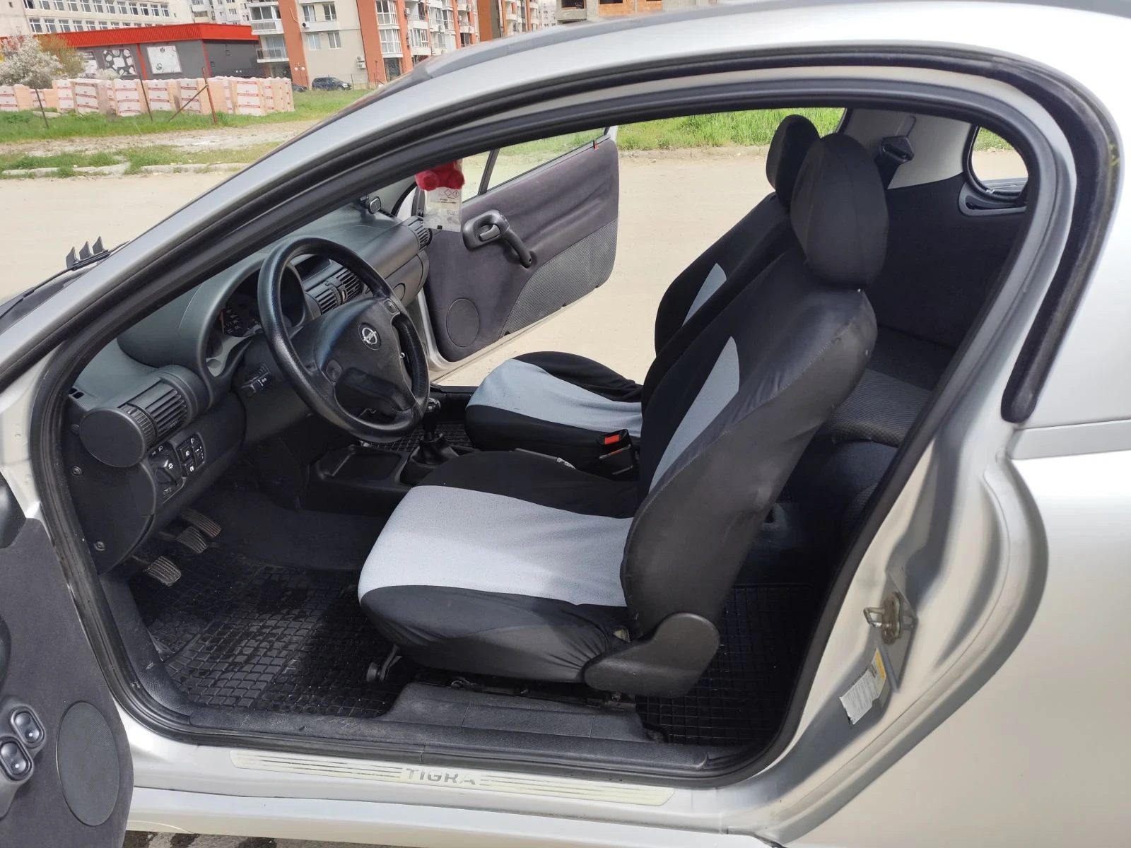 Opel Tigra 1.4 90kc, снимка 9 - Автомобили и джипове - 55874835