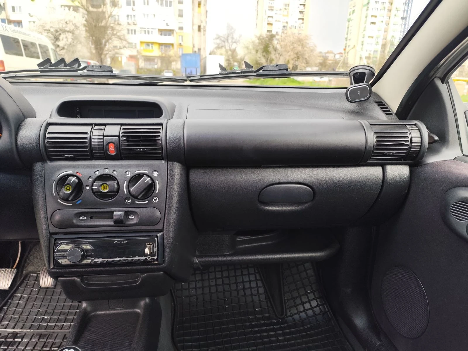 Opel Tigra 1.4 90kc, снимка 14 - Автомобили и джипове - 55874835