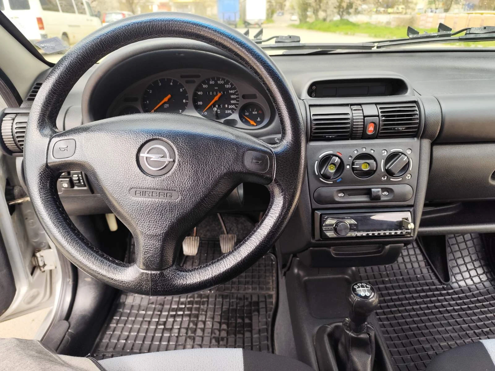 Opel Tigra 1.4 90kc, снимка 12 - Автомобили и джипове - 55874835