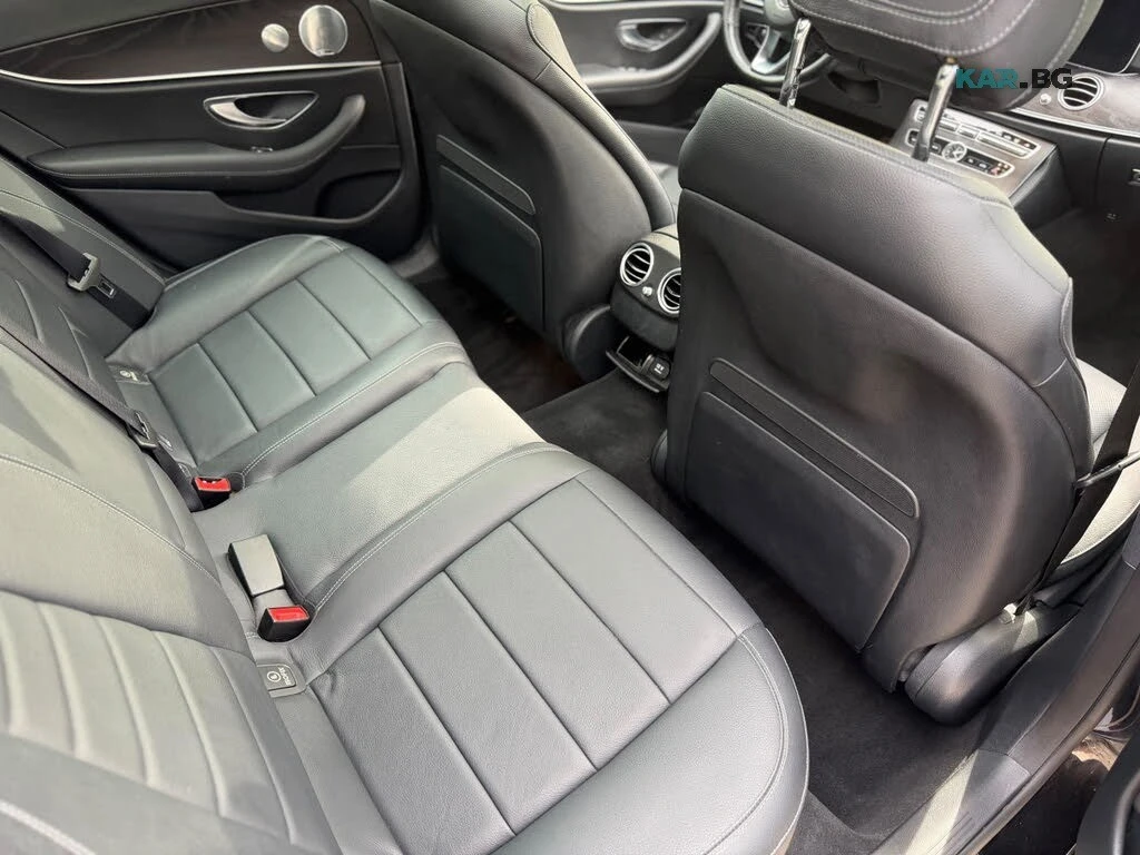 Mercedes-Benz E 400 4MATIC * Burmester * АвтоКредит (ЦЕНА ДО БГ), снимка 11 - Автомобили и джипове - 56135037