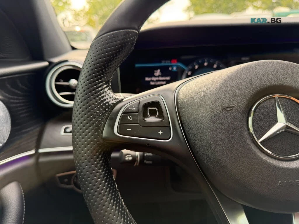 Mercedes-Benz E 400 4MATIC * Burmester * АвтоКредит (ЦЕНА ДО БГ), снимка 13 - Автомобили и джипове - 56135037