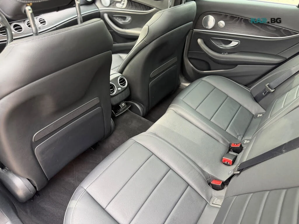 Mercedes-Benz E 400 4MATIC * Burmester * АвтоКредит (ЦЕНА ДО БГ), снимка 10 - Автомобили и джипове - 56135037