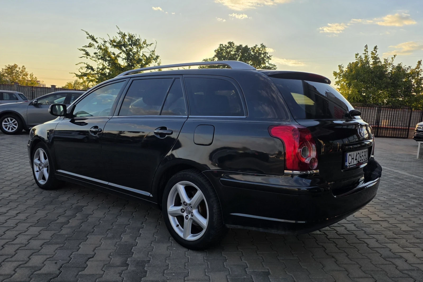 Toyota Avensis 2.2D 150kc, снимка 6 - Автомобили и джипове - 56318982