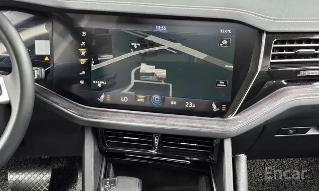 VW Touareg 3.0TDI PREMIUM, снимка 8 - Автомобили и джипове - 55597689
