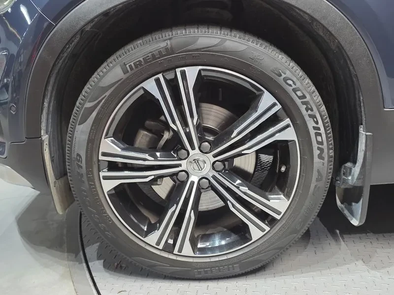 Volvo XC40 B4 Inscription, снимка 5 - Автомобили и джипове - 56292856