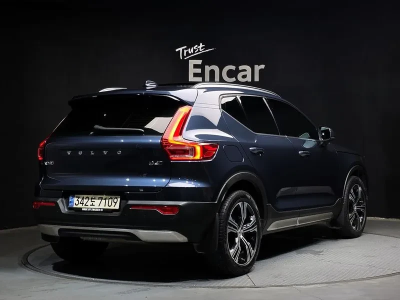 Volvo XC40 B4 Inscription, снимка 2 - Автомобили и джипове - 56292856