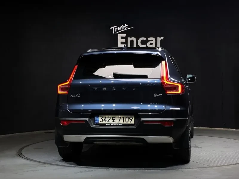Volvo XC40 B4 Inscription, снимка 4 - Автомобили и джипове - 56292856