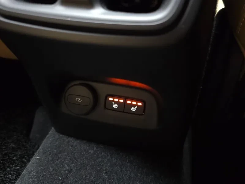 Volvo XC40 B4 Inscription, снимка 13 - Автомобили и джипове - 56292856