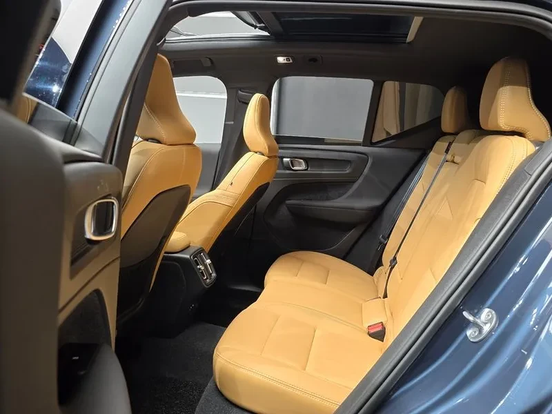 Volvo XC40 B4 Inscription, снимка 12 - Автомобили и джипове - 56292856