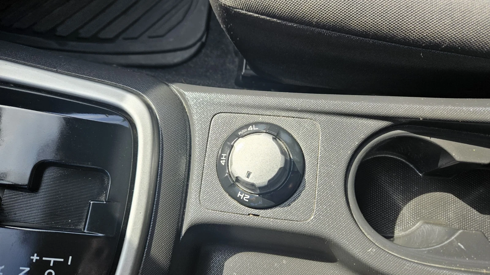 Isuzu D-max 2.5/4x4, снимка 10 - Автомобили и джипове - 53769004