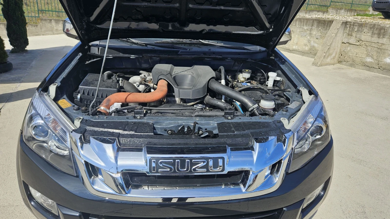 Isuzu D-max 2.5/4x4, снимка 11 - Автомобили и джипове - 53769004