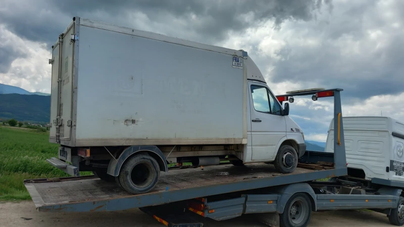 Mercedes-Benz Sprinter 413 Хладилен фургон , снимка 4 - Бусове и автобуси - 17900652