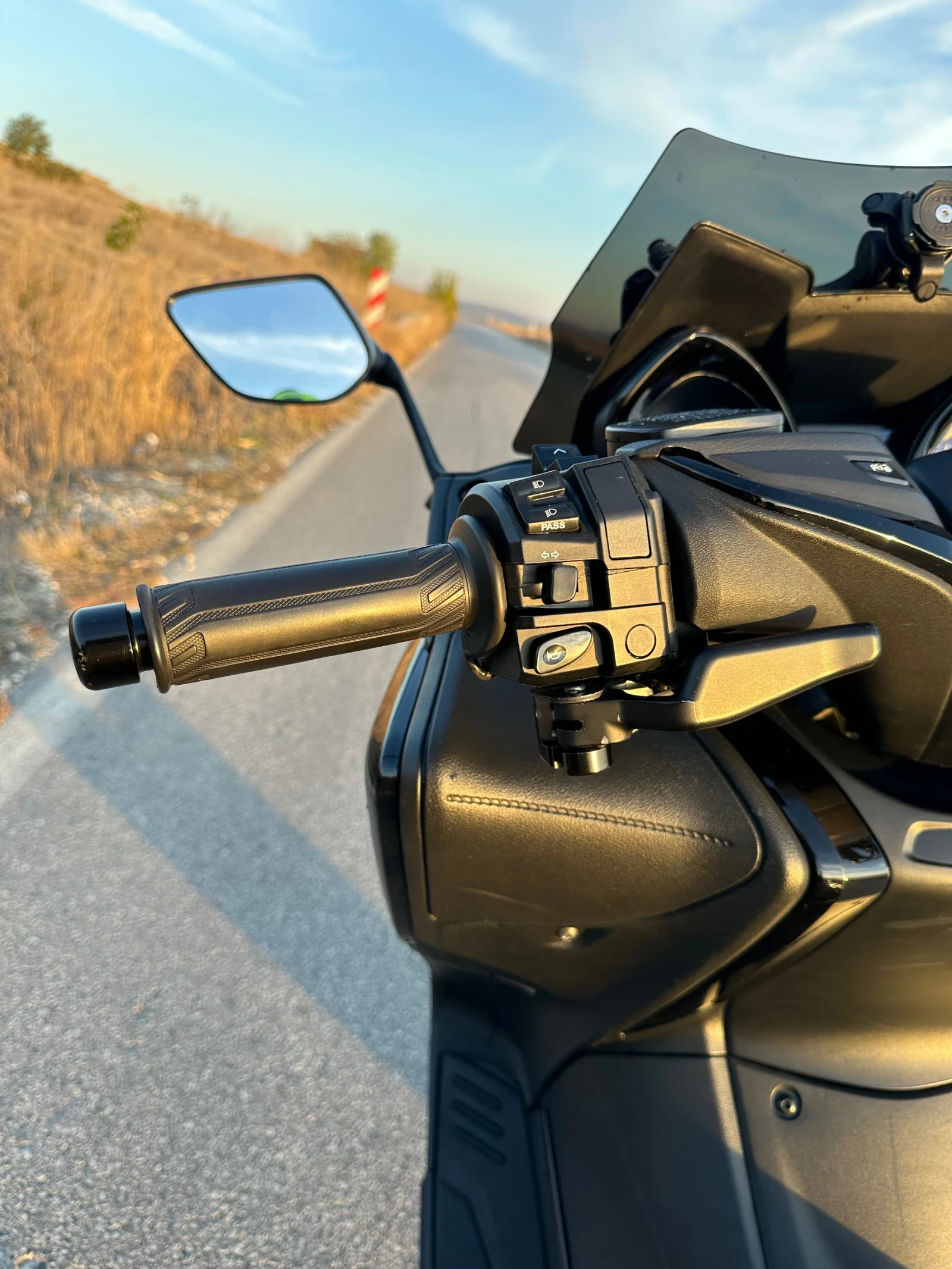 Yamaha T-max 530ie Akrapovic* * DNA* * ABS* * TCS* * LED* * KEY - изображение 8