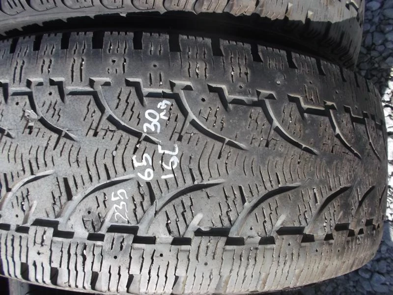 Гуми Зимни 235/65R16, снимка 2 - Гуми и джанти - 21272179