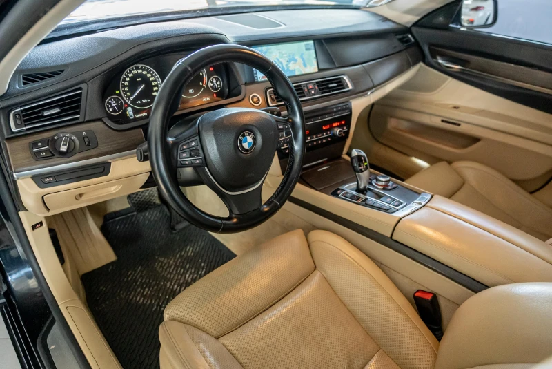 BMW 740 Xdrive, снимка 13 - Автомобили и джипове - 48630816