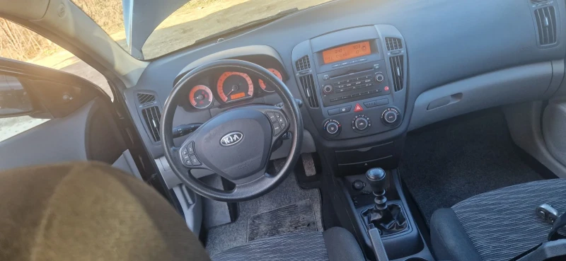 Kia Ceed Комби , снимка 3 - Автомобили и джипове - 48702349