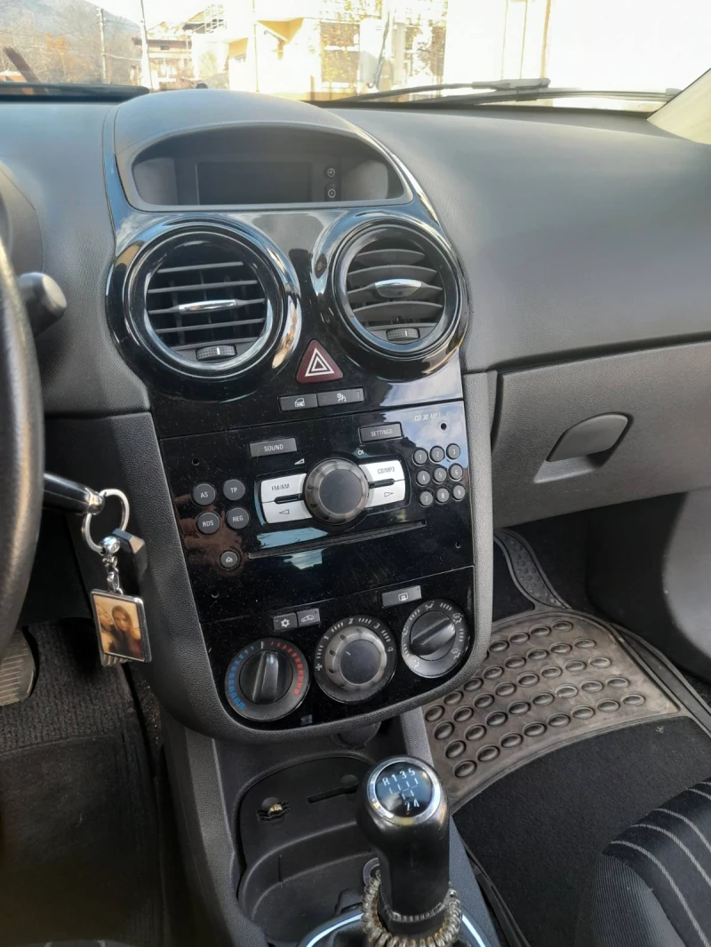 Opel Corsa, снимка 8 - Автомобили и джипове - 52756282