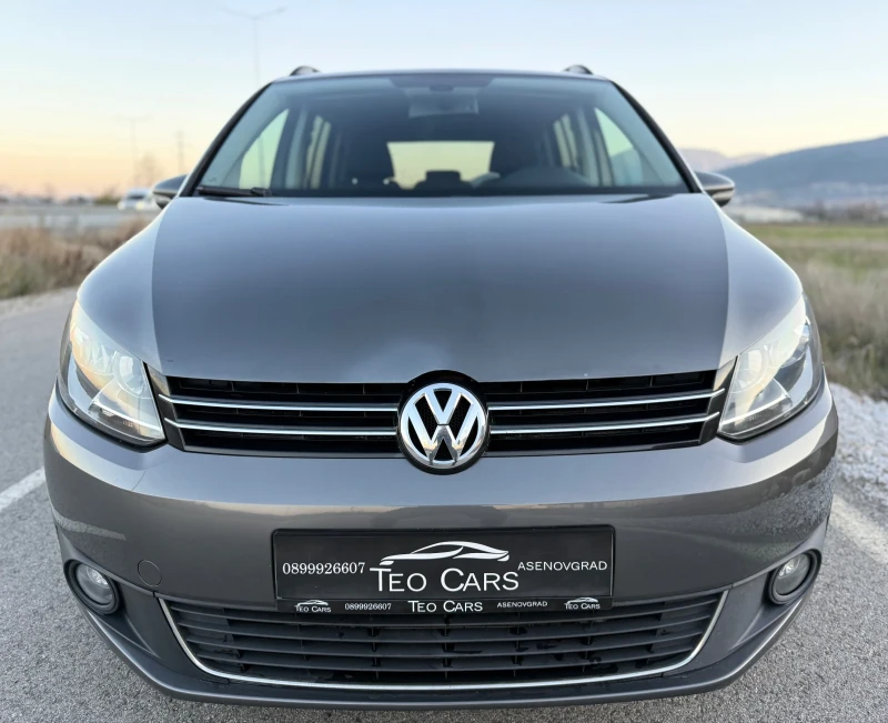 VW Touran 2.0 TDI / AVTOMAT / NAVI / PANORAMA / PARKTRONIC , снимка 2 - Автомобили и джипове - 52776695