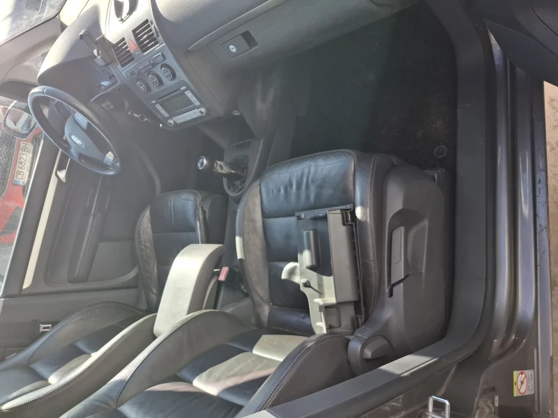 VW Touran, снимка 8 - Автомобили и джипове - 52946796