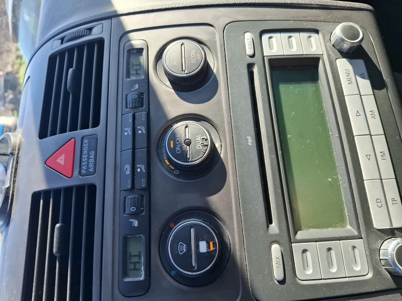 VW Touran, снимка 2 - Автомобили и джипове - 52946796